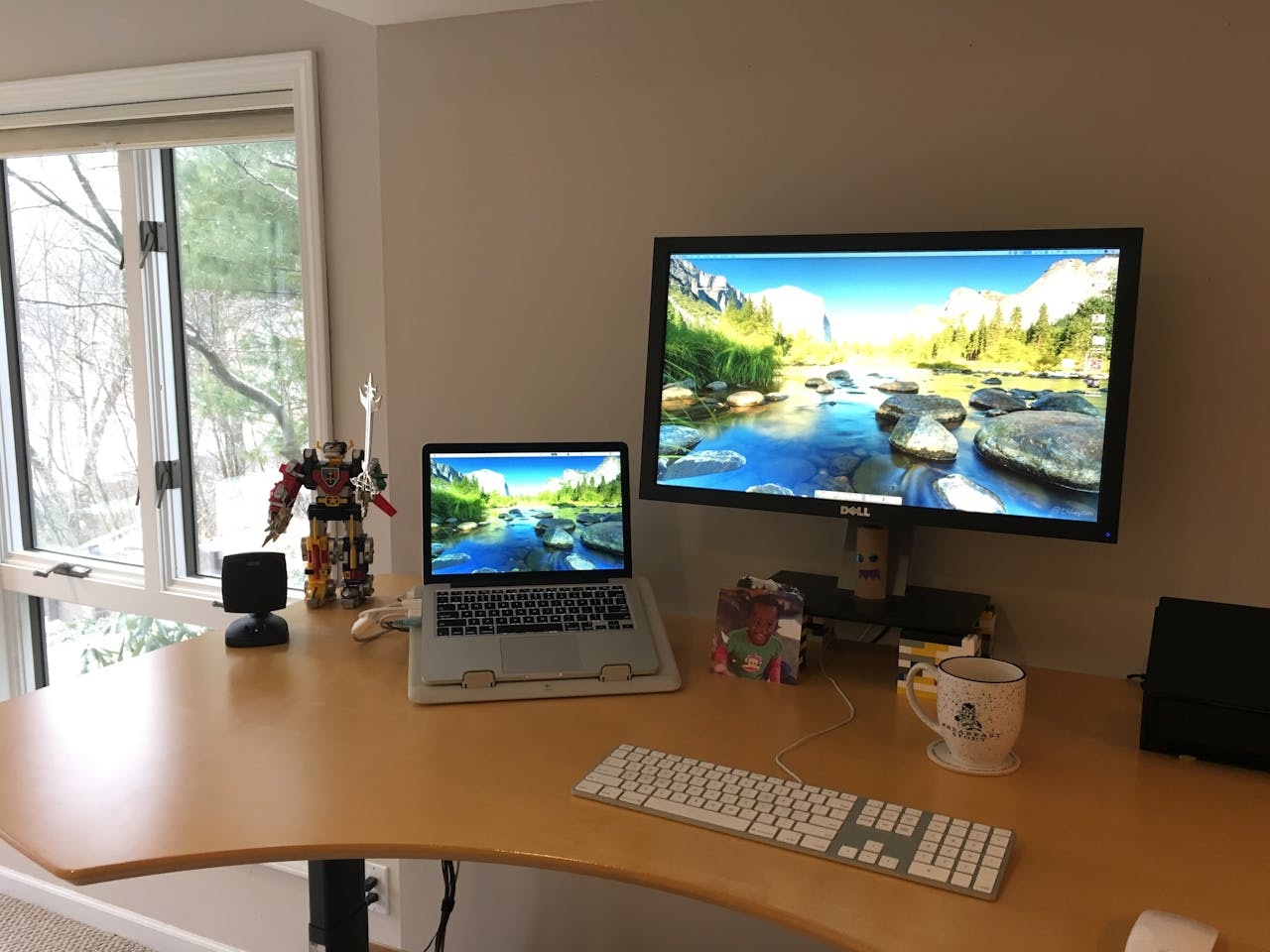 Mac's home office